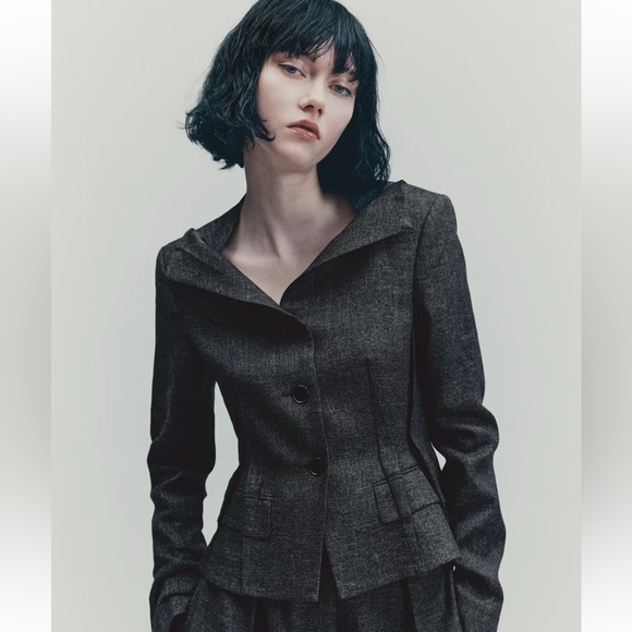 H&M Jackets & Blazers - H&M STUDIO COLLECTION
NWOT WOOL-BLEND DARK GRAY BLAZER SIZE LARGE